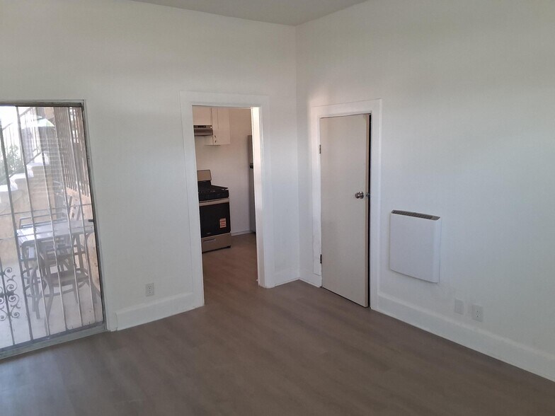 Building Photo - 6250 S Van Ness Ave