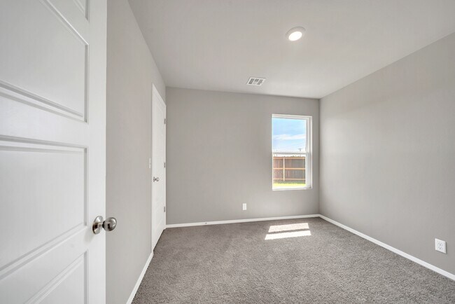 Building Photo - 7522 E 160th Pl S