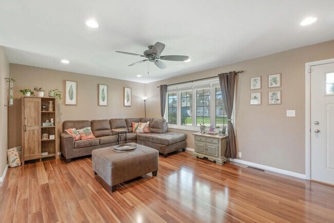 Building Photo - 1429 Columbus Dr