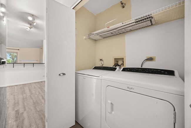 Building Photo - 214 Glengarry Dr
