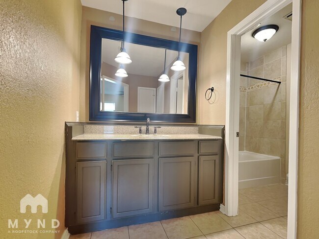 Building Photo - 9716 Meadowheath Dr