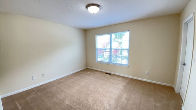 Building Photo - 1725 Aden Lane