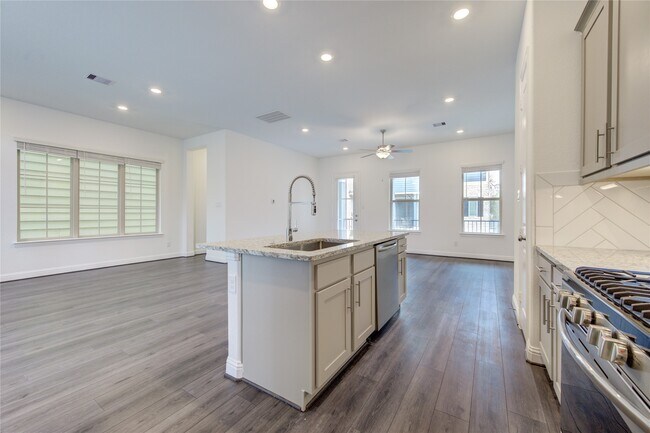 Building Photo - 1417 Adell Rose Ln