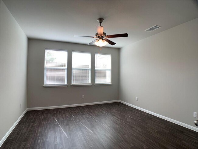 Building Photo - 237 Michaelis Dr