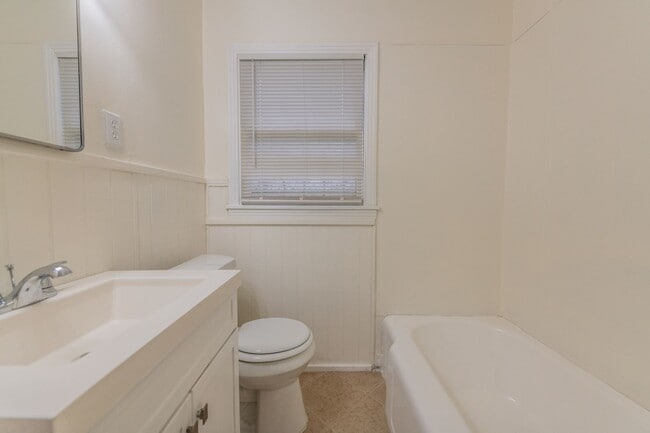 Building Photo - 715-717 Carney St