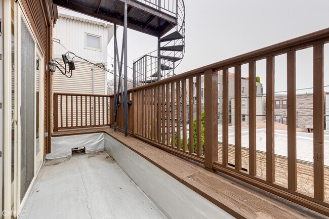 Building Photo - 2663 N Marshfield Ave