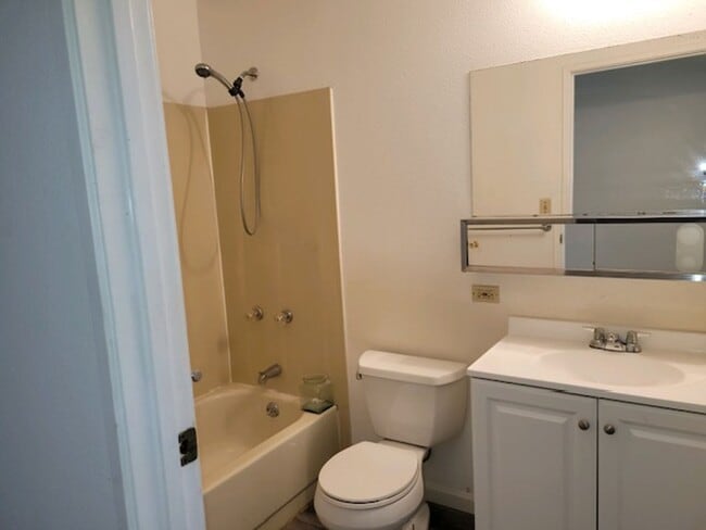Building Photo - Cozy apartment in Kihei