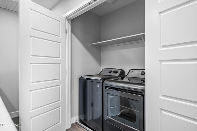 Building Photo - 1250 Abbey Ln