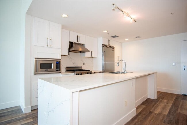 Building Photo - 1208 E Kennedy Blvd