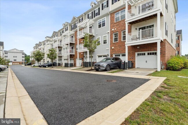 Building Photo - 9454 James MacGowan Ln