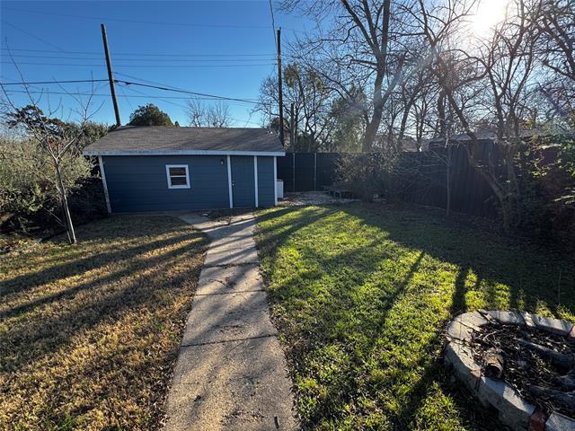 Building Photo - 1802 Seevers Ave