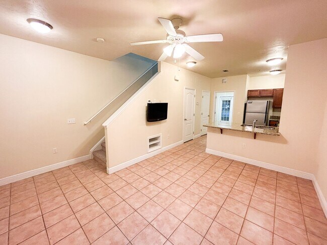 Building Photo - Chase Hollow #101