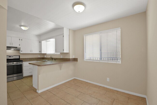 Building Photo - 129 N Cabrillo Ave