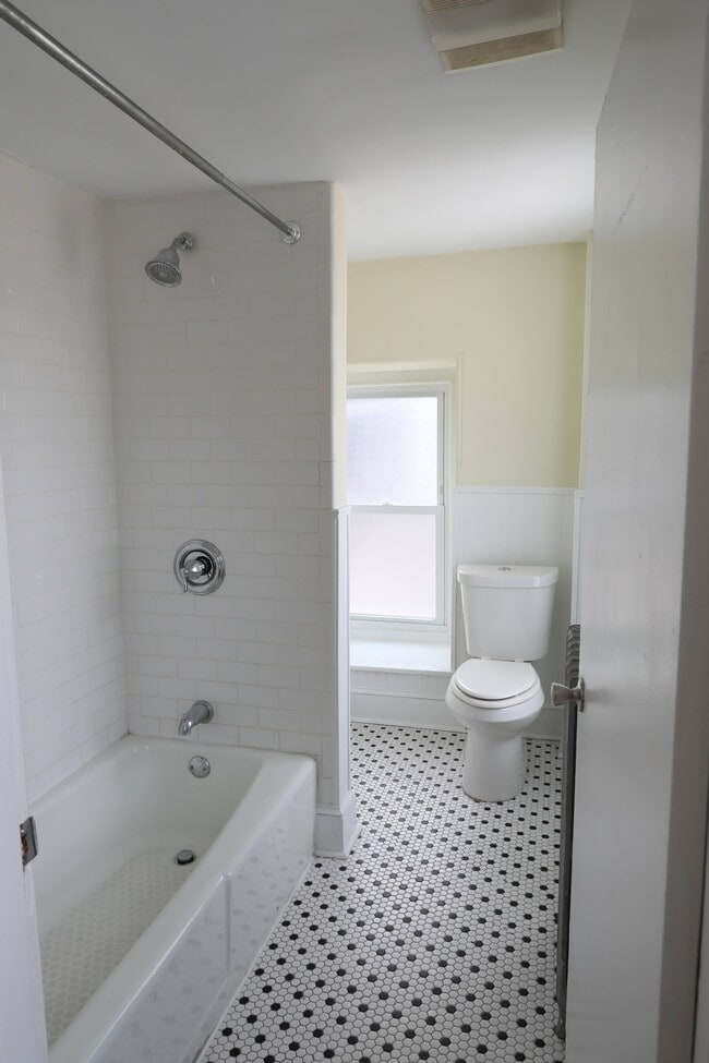 Building Photo - 53 W Maplewood Mall