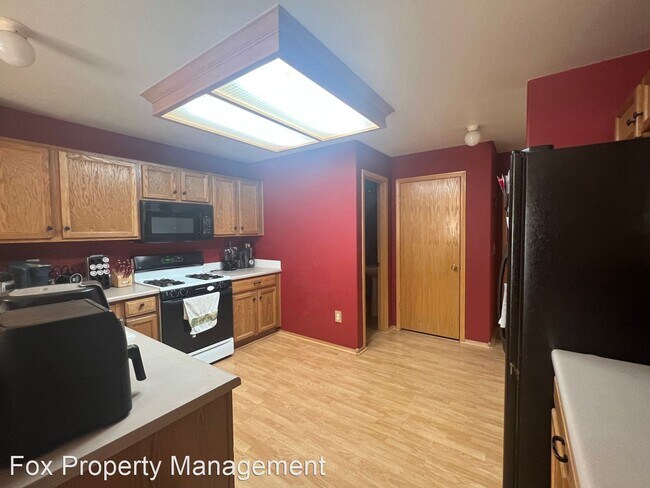 Building Photo - 3 br, 3 bath House - 6500 Stagecoach Avenue