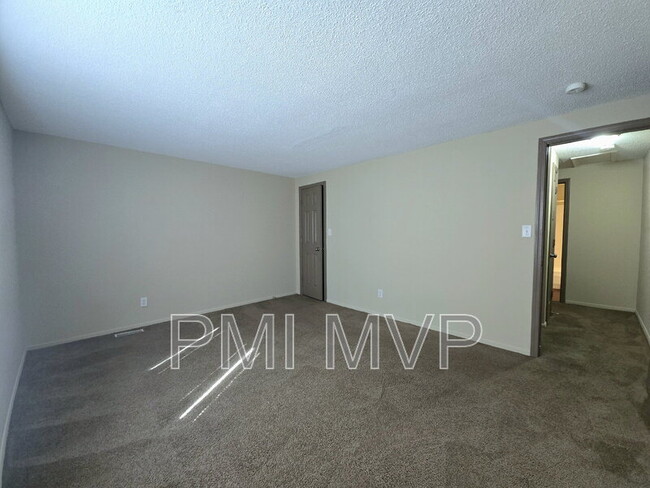 Building Photo - 7280 Broadwyn Dr