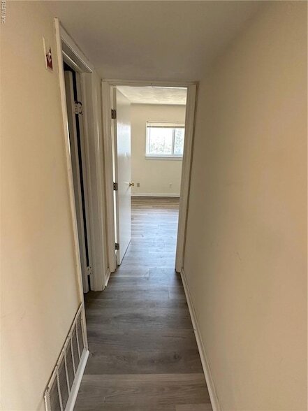 Building Photo - 1063 W 48th St