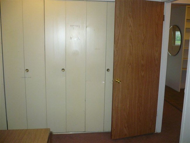 Building Photo - 2 br, 1 bath Apartment - 1317 Wilmot St #1