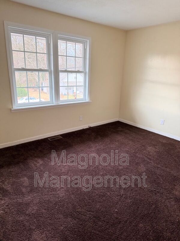 Building Photo - 226 Oak St