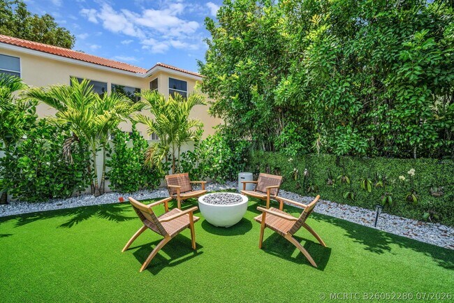 Building Photo - 10852 La Salinas Cir