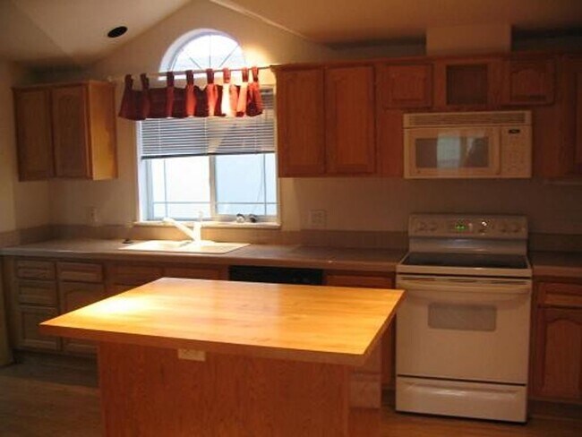 Building Photo - 33188 Fuchsia Ln