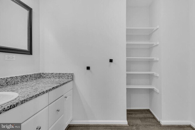 Building Photo - 1225 Martha Custis Dr