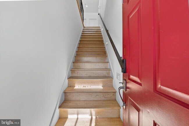 Building Photo - 1328 Maryland Ave NE