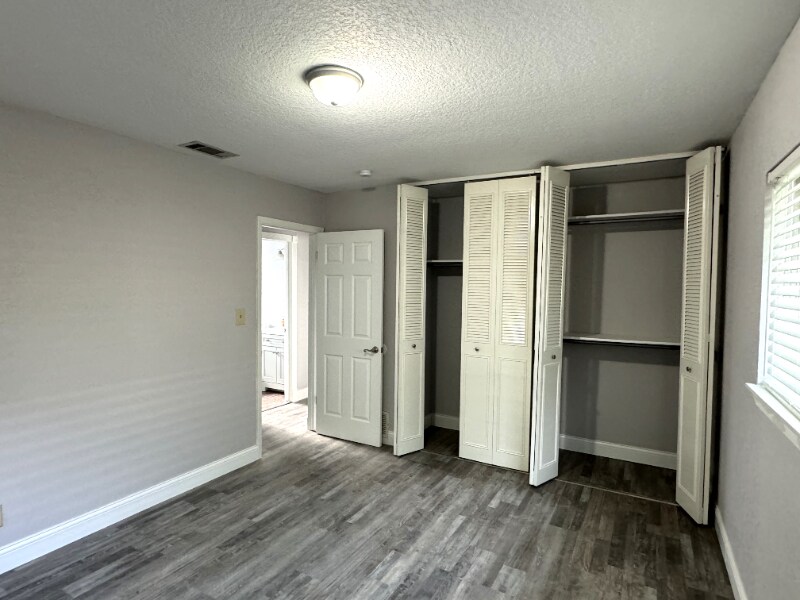 Building Photo - 3606 Versailles Dr