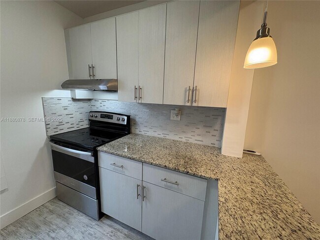 Building Photo - 3237 SW 4th St