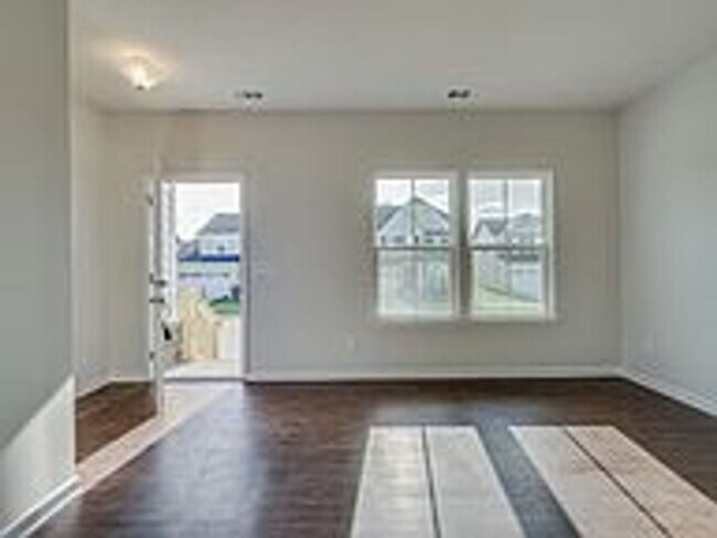 Building Photo - 1 MONTH FREE! PET FRIENDLY 4BR w/ Large Fenced Yard – Williamson Co Schools