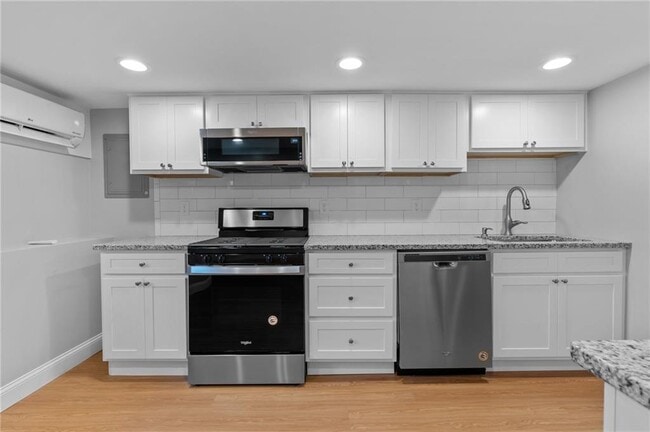 Building Photo - 376 Arnolds Neck Dr