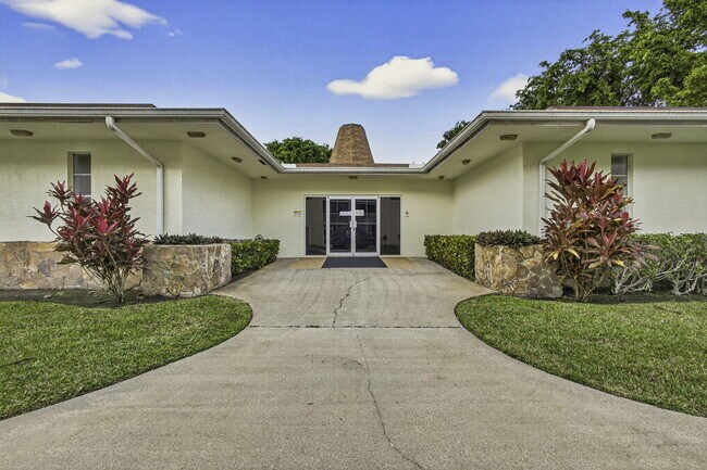 Building Photo - 700 Village Green Ct