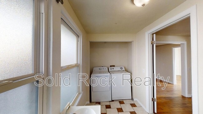 Building Photo - 2437 E St Vrain St