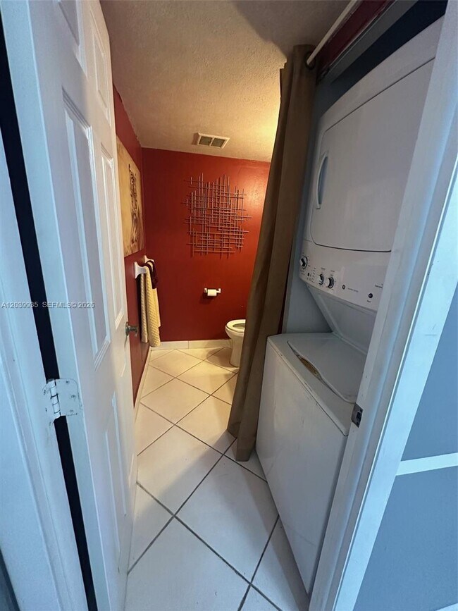 Building Photo - 4158 Inverrary Dr