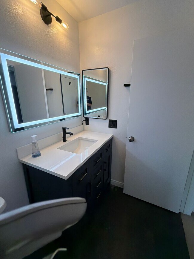 Building Photo - 3 BEDROOM ELEGANCE IN MISSION VIEJO'S PRESTIGIOUS CALIFORNIA COLONY