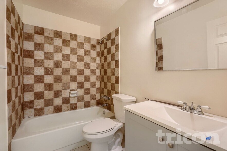 Building Photo - 4889 Milos Dr