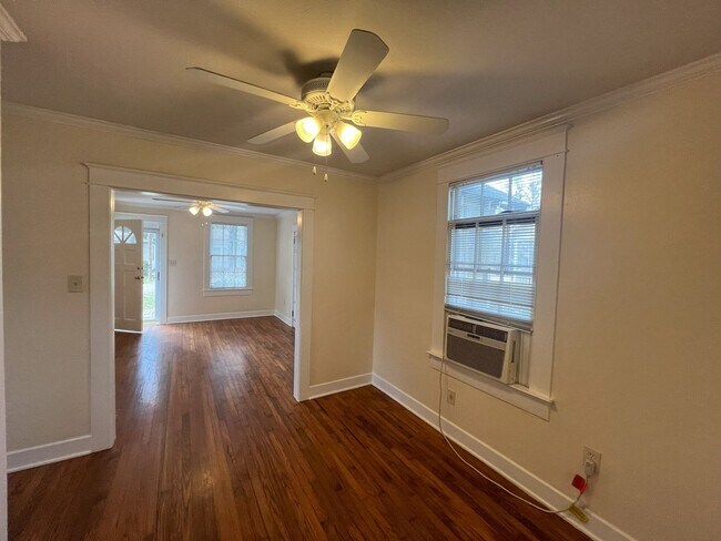 Building Photo - 843 Ingleside Dr