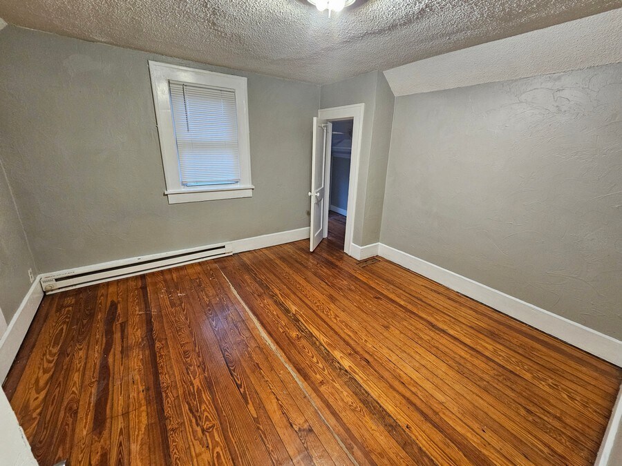 Building Photo - 813 E 29th St