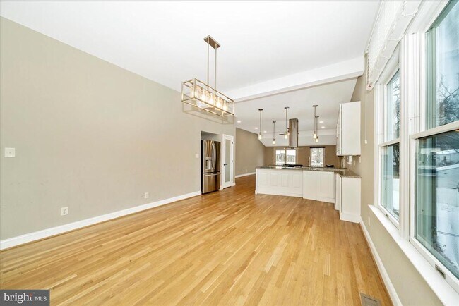 Building Photo - 3313 Moline Rd