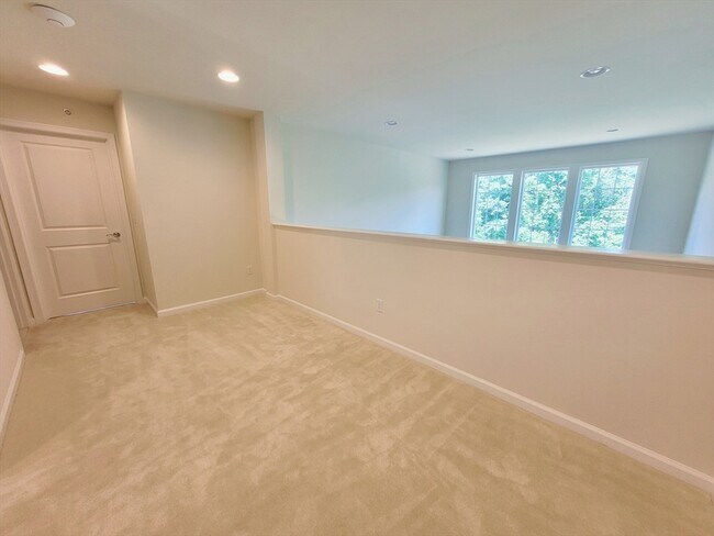Building Photo - 13 Walnut Way