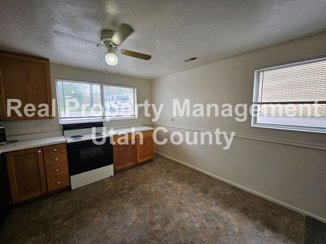 Building Photo - 1148 W 100 N