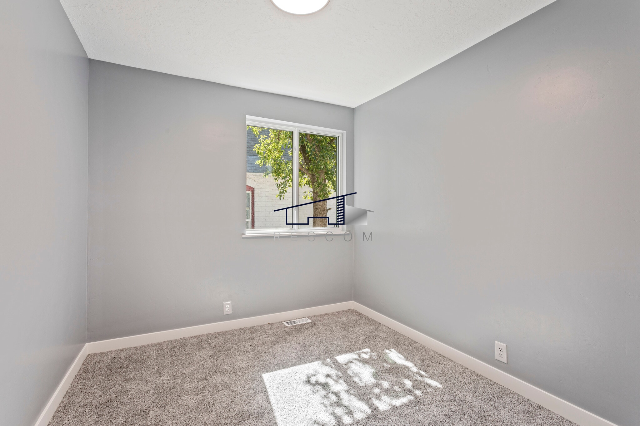 Building Photo - 2060 Jefferson Ave