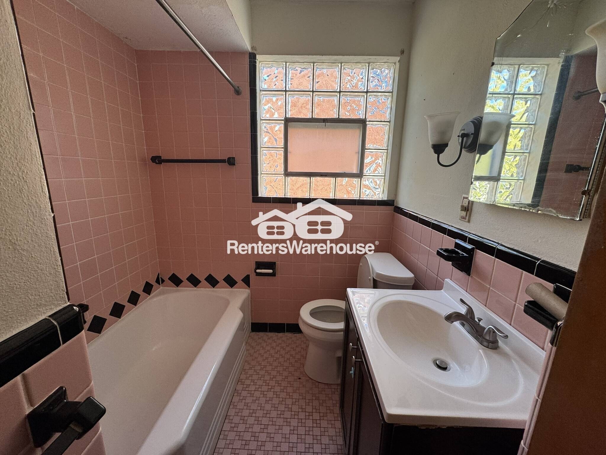 Building Photo - 6155 Lucille Ave