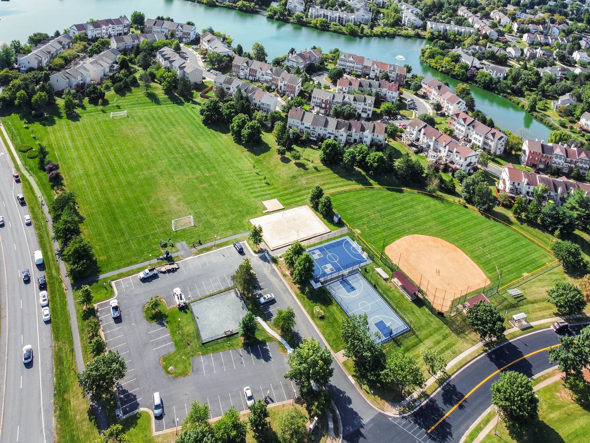 dog par, baseball, soccer and basketball courts across from home - 44046 Aberdeen Ter