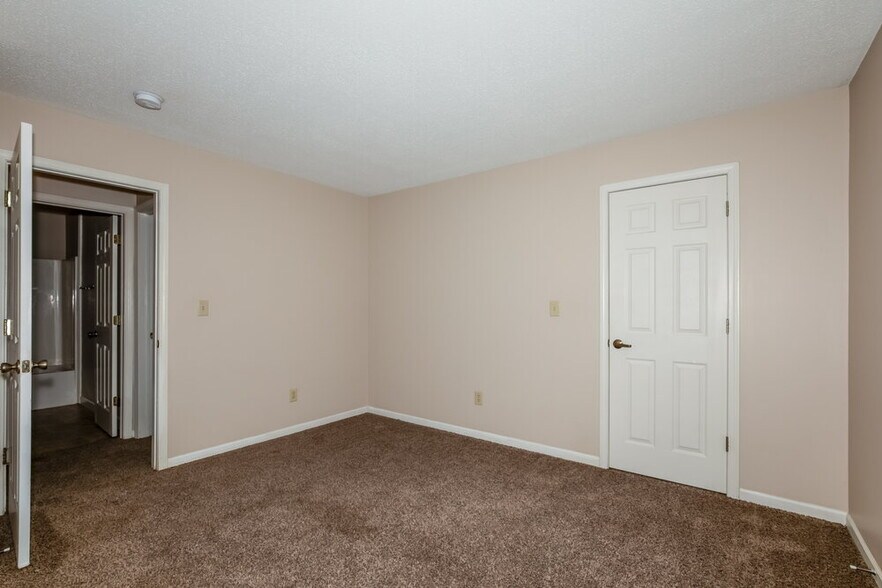 Building Photo - 5751 Ashcroft Dr