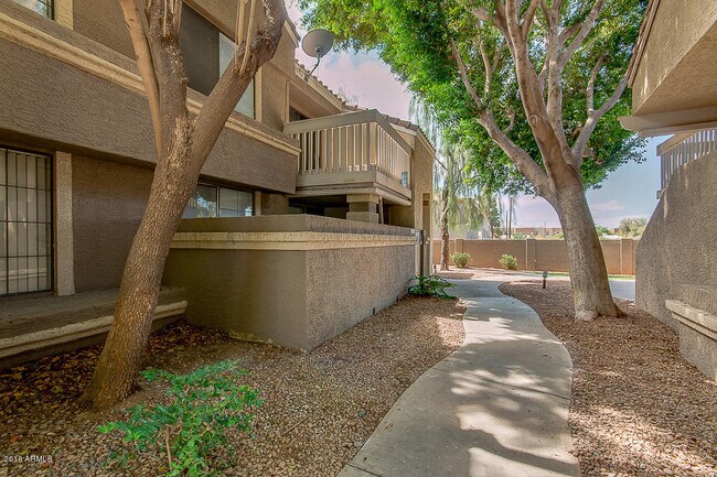 Building Photo - 1905 E University Dr