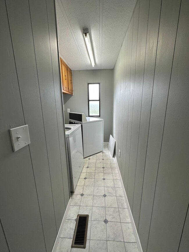Building Photo - Single wide on a private lot! Close to Altavista