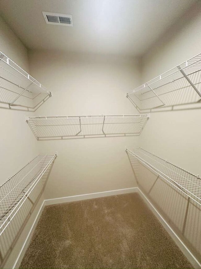 Building Photo - 9904 Oaklawn Blvd NW