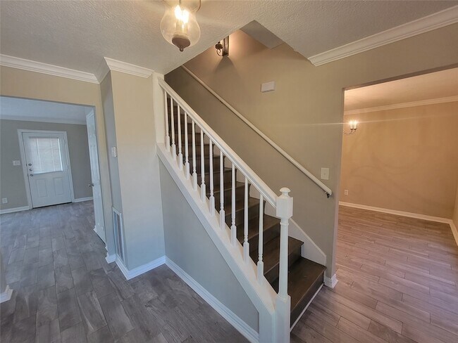 Building Photo - 4015 Chapel Square Dr