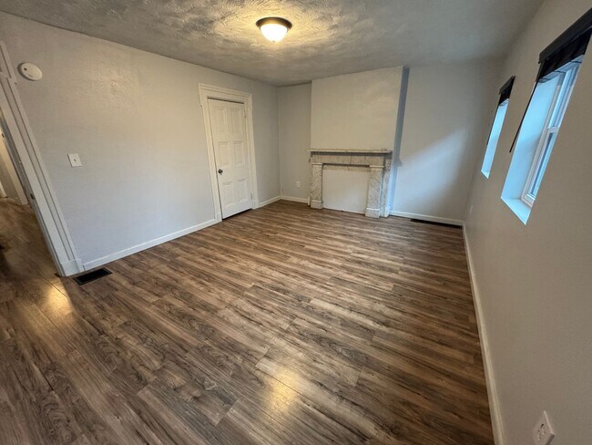 Building Photo - Charming 5BR Home in the Heart of Pittsbur...